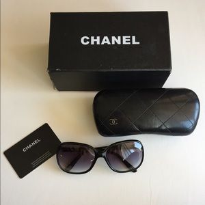 CHANEL Bow Sunglasses